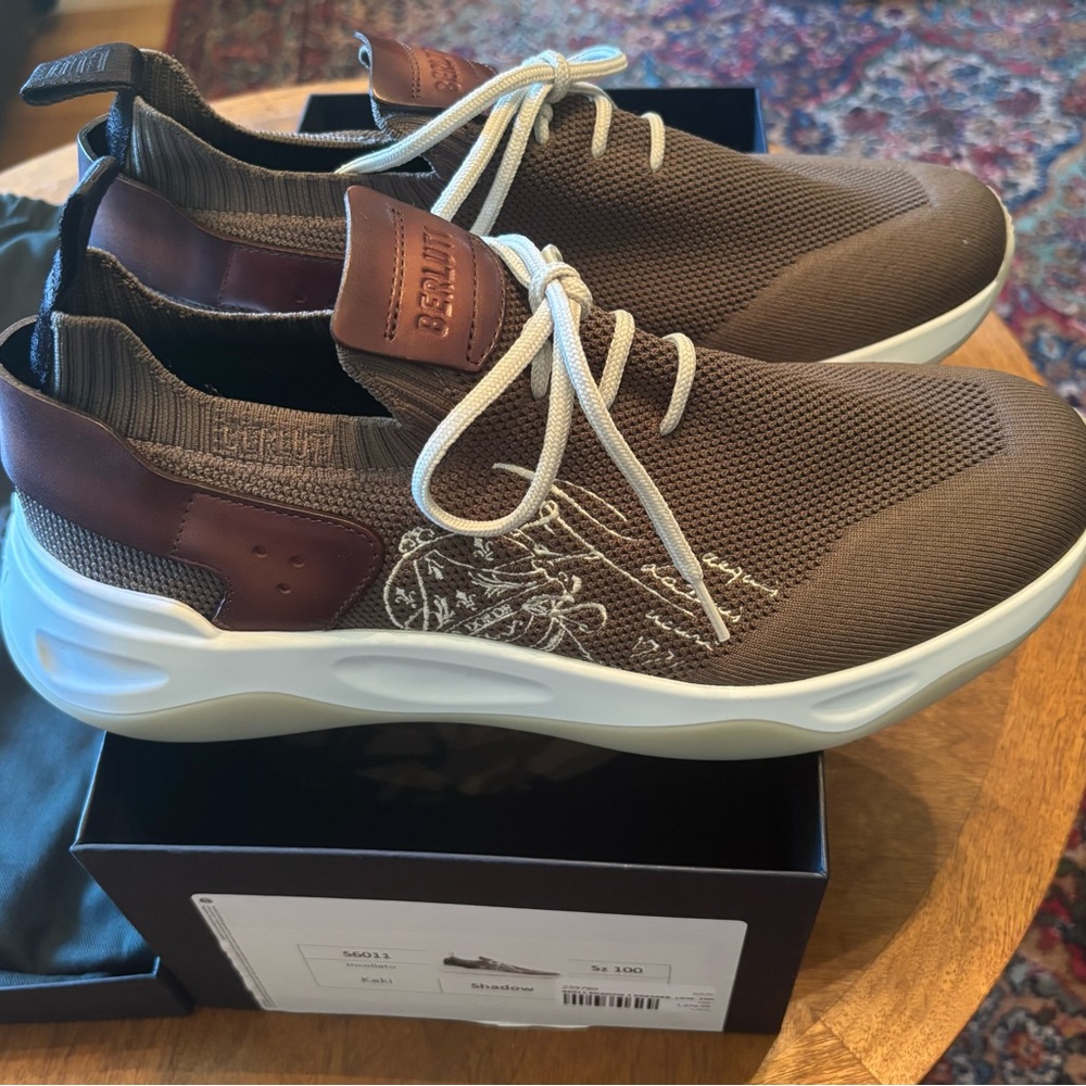 Elegant Brown Sneakers with White Accents